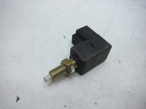 INTERRUPTOR DE LUZ DE FRENO ORIGINAL KIA 93810-3K000QQK - Imagen 4 de 12