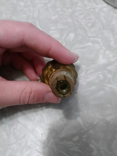 Vintage decanter bottle with golden rose ball stopper. - Picture 7 of 7