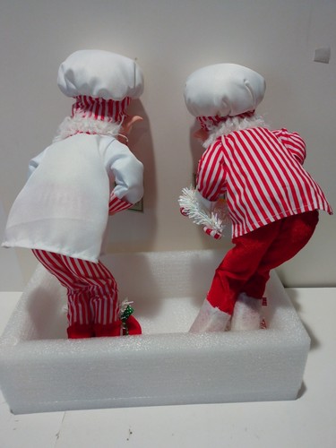 Regency International 17" Tela Rojo y Blanco Caramelo Chef Elfos, Flexible, Juego 2  - Imagen 8 de 8