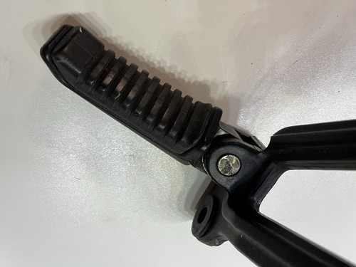 Reposapiés trasero derecho Ducati 600SS 750SS 900SS Supersport - Imagen 2 de 3