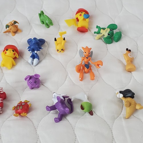 Pokémon Carry Case Volcano Playset & 19 Mini Figures Bulk Toys - Picture 6 of 13