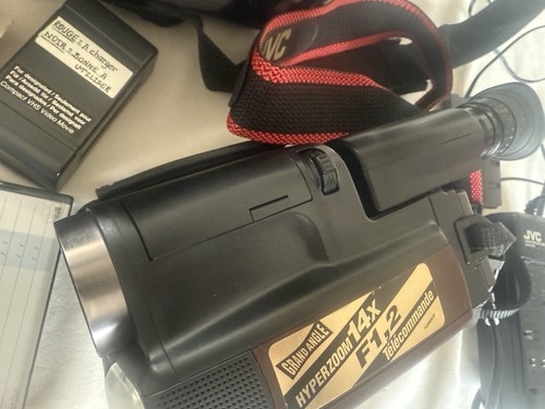 Caméscope Compact VHS JVC GR-AX69S - Photo 3/11