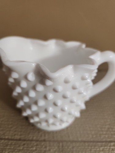 White Milk Glass Hobanail Star Crimped Edge Creamer Pitcher By Fenton - Imagen 2 de 8