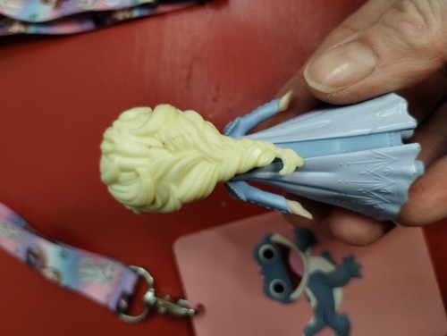 Elsa Frozen Figur und Kofferanhänger - Bild 3 von 6