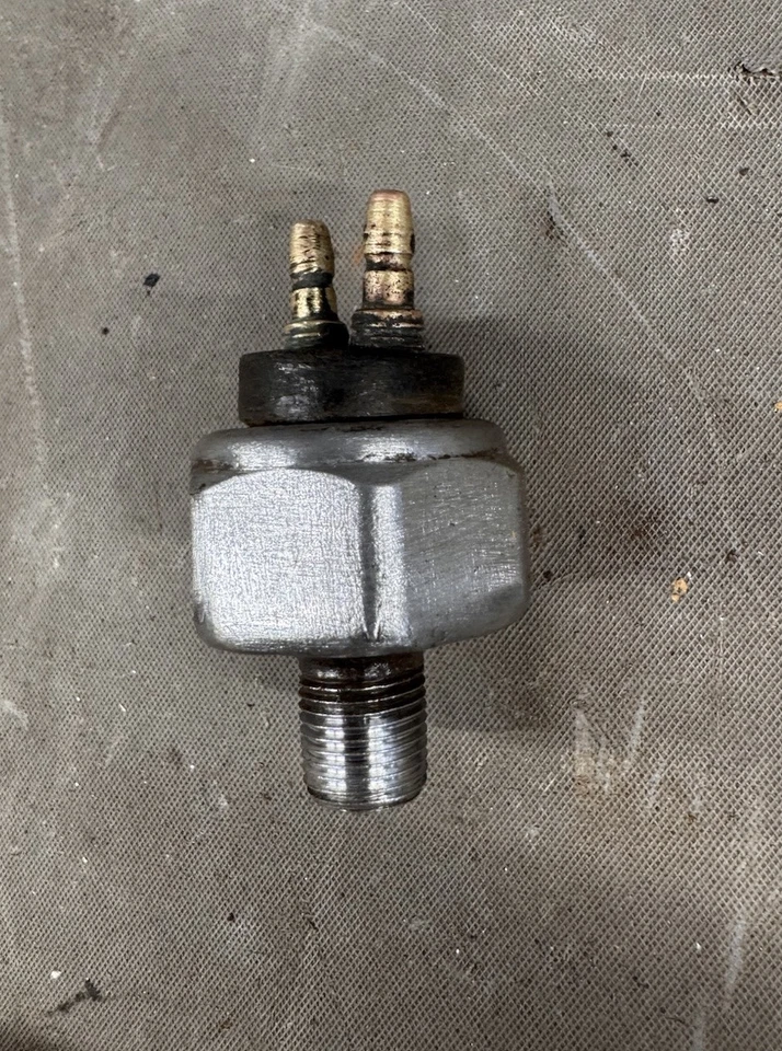 Interruptor de luz de freno Falcon cilindro maestro Ford Galaxie Mustang Mercury 1961-1966 Foto 3 de 4