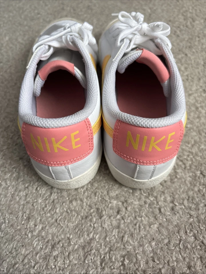 7Y/8.5 Women’s Nike Blazer Low ‘ 77 White, Pink and Yellow Shoes - Image 3 of 4