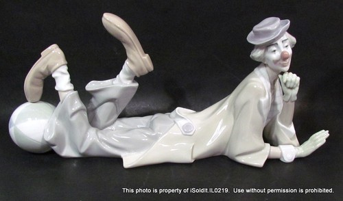 LLADRO PORZELLAN FIGUR #4618 Liegender CLOWN mit STRANDKUGEL Vintage