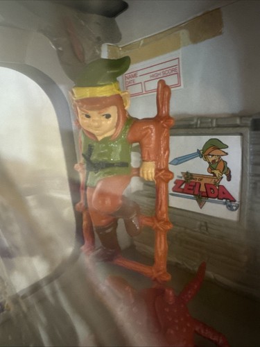 Nintendo Legend Of Zelda Trophy Figure Link Boomerangs Gohma HASBRO 1988 - Picture 7 of 7