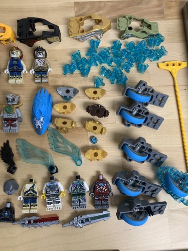 Lot of LEGO Legends of Chima Minifigures, Parts, & Gear: DVD, Folders, & Case - Imagen 4 de 13