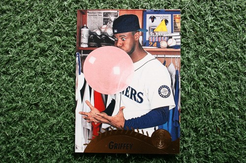 Ken Griffey Jr. 1995 Pinnacle #128 Blowing Bubble Gum SP