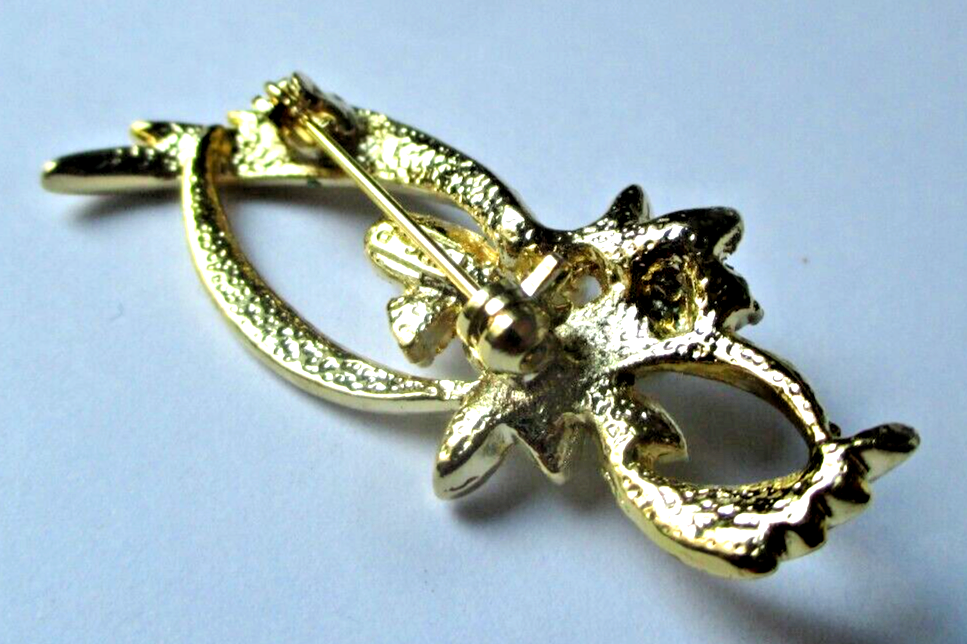 Broche Vintage Plaquée Or, Estampillée Vpc.p - Ornée De Perles Et Cristaux - Parfait état D'occasion