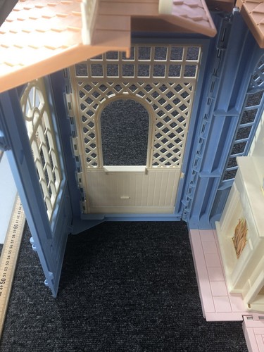 Vintage Mattel Barbie 1998 Fold Out Family Cottage BOXED Blue Dollhouse Display - Picture 11 of 16