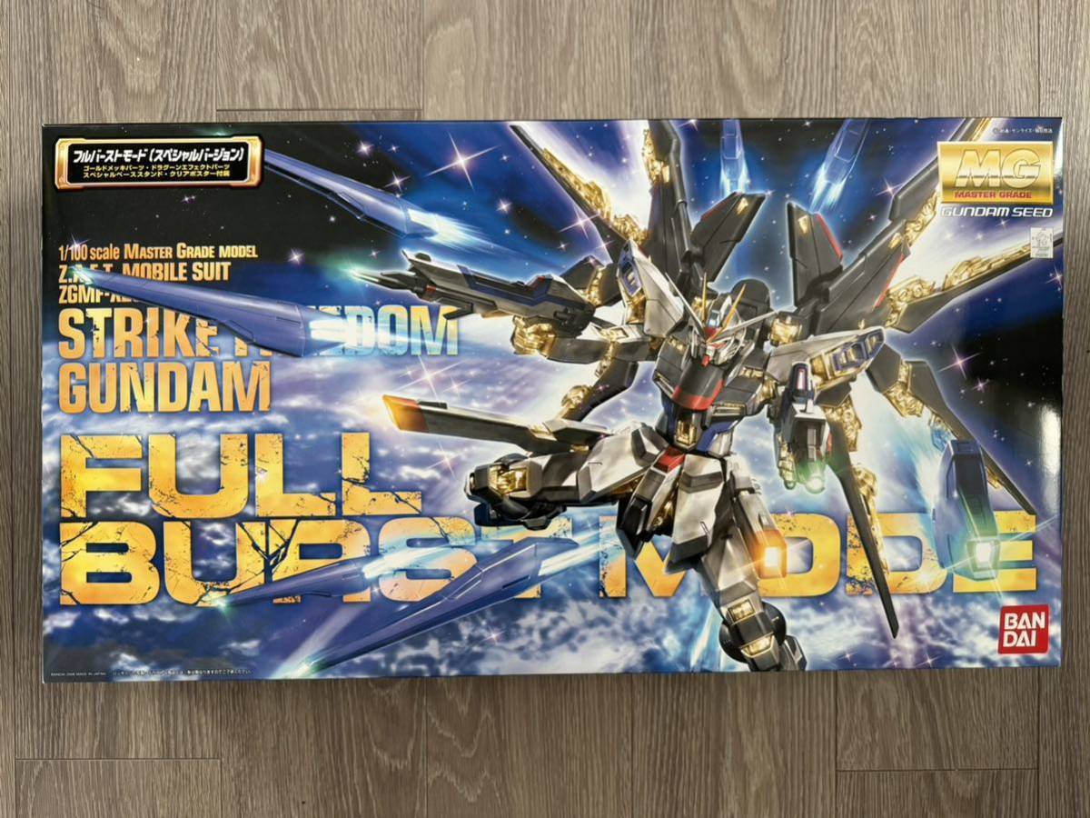 BANDAI 1/100 MG ZGMF-X20A Strike Freedom Gundam Full Burst BANDAI 1/100 MG ZGMF-X20A Strike Freedom Gundam Full Burst