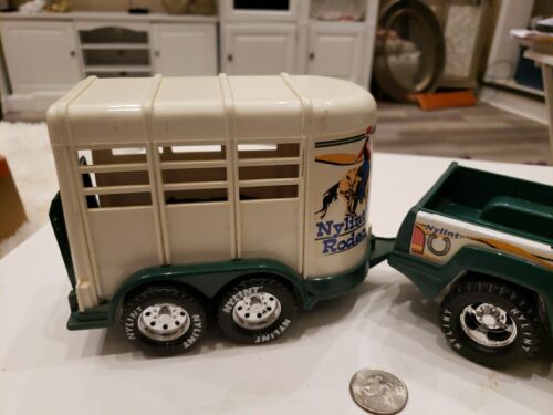 Camión de rodeo NYLINT camioneta pick up caballo zapato remolque acero metal juguete verde blanco vaquero - Imagen 3 de 17