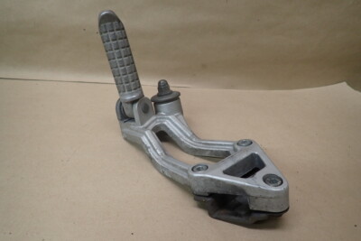 1989 KAWASAKI ZX1000-B REAR LEFT FOOT PEG W/ BRACKET MOUNT | eBay