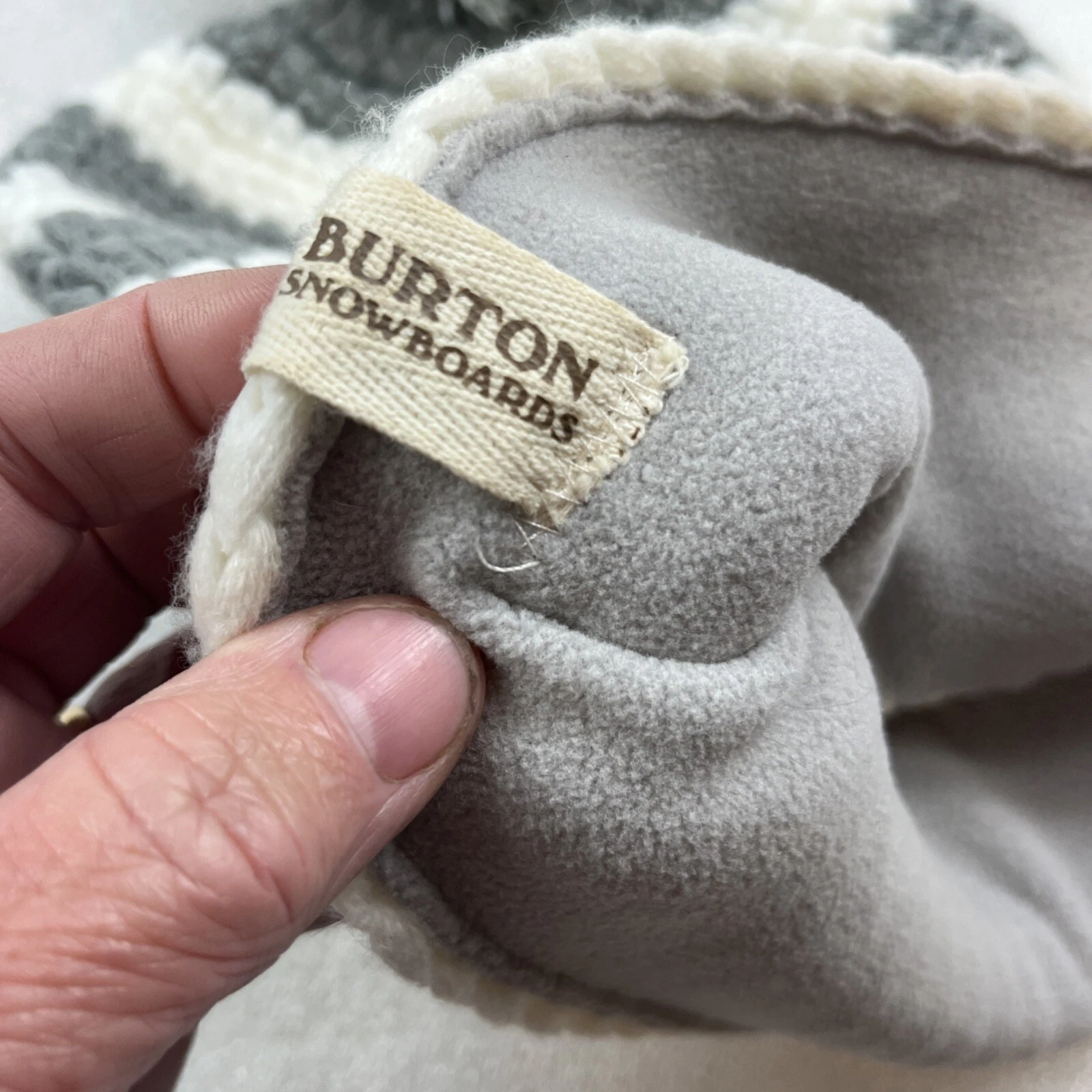 burton beanie pom pom knit warm 