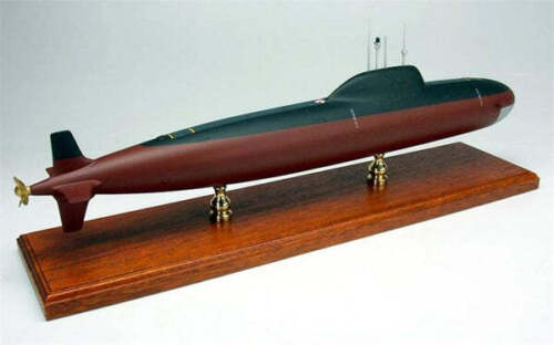Russian Navy Alfa Class SSN Nuclear Attack Submarine Desk Ship 1/130 SC Model - Picture 4 of 9