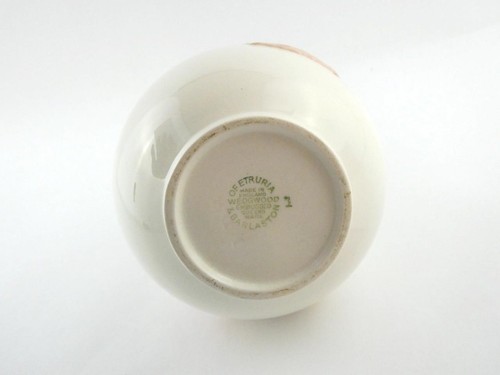 Wedgwood Vase rosa auf cremefarben schlichter Rand 6 Zoll Henkel sehr guter Zustand - Bild 8 von 10