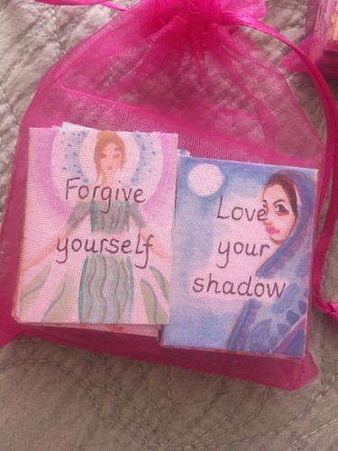Beautiful set of small Angel cards for daily inspiration and mindfulness - Picture 9 of 10
