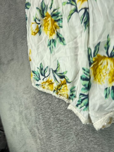 NWT SAGE Outfit 2 Piece Short Set Medium White Yellow Roses Crinkle Lace Trim - Picture 14 of 22