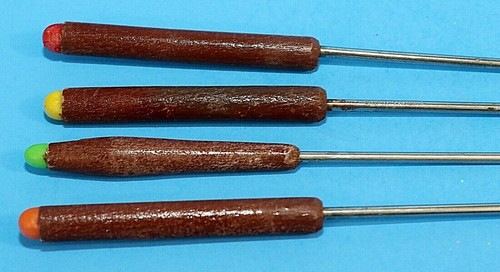 Vintage 70er Jahre Fonduegabeln 4er Set farbcodiert Holz Edelstahl - Bild 2 von 3