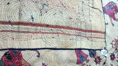 Tapiz bordado de seda Kantha siglo XIX de la India - Imagen 8 de 8
