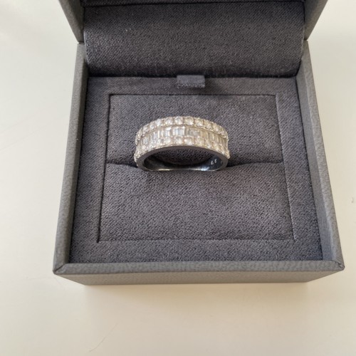 Beautiful Half Eternity Ring 18ct White Gold Baguette - Picture 4 of 6