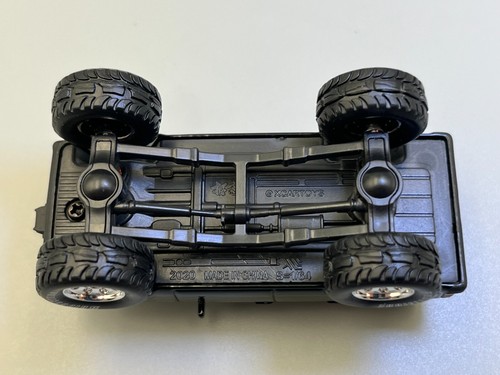 Jeep Cherokee XJ Bigfoot Rock Crawler PopRace 1/64 Scale with Accessories - Picture 15 of 19