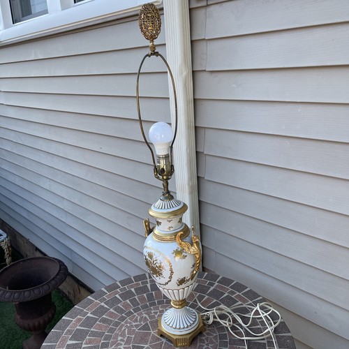French Sèvres Style Porcelain Ormolu Table Urn Lamps W/Metal Griffins Handles - Picture 7 of 24