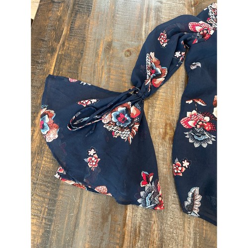 Soulmates Criss Cross Bell Sleeve Chiffon Blouse Size Medium Blue Floral  - Picture 6 of 8