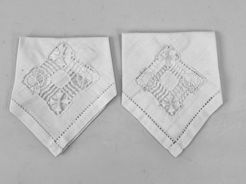 Pair (2) Vintage Pulled Lace Fingertip Fingertip Towels 7x7 - Picture 1 of 2