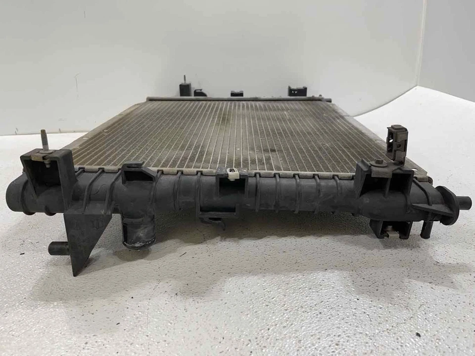 Radiador de refrigeración del motor 9R3Z8005B fabricante de equipos originales Ford Mustang 2005-2010 4,0 L AT Foto 3 de 4