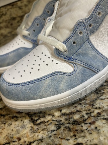 AIR JORDAN 1 RETRO HIGH OG HYPER ROYAL 2021 (555088-402) - Picture 5 of 9