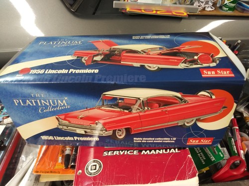 Sun Star Platinum Collection 1/18 scale 1956 Lincoln Premiere red/white Diecast - Picture 3 of 3