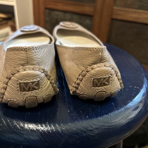 Michael Kors tan slip on shoes women’s size 9 .9 1/2 - Picture 3 of 5