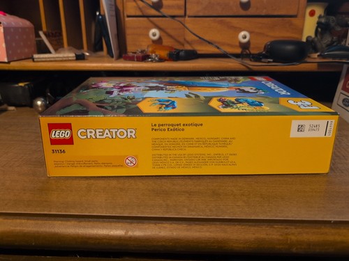 LEGO CREATOR: Exotic Parrot (31136) - Picture 4 of 5