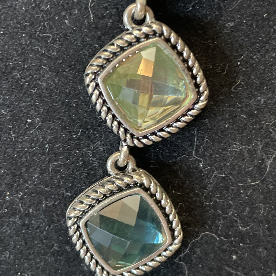 Juego de pendientes collar Napier llamativo cristal verde azulado corte cojín tono plata Foto 4 de 4