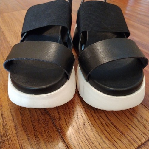 Sandalias para mujer MIA blancas y negras gruesas con plataforma y tiras talla 9 - Imagen 8 de 9