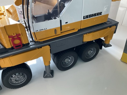 BRUDER 1:16 SCALE 03571 SCANIA SUPER 560R LIEBHERR CRANE TRUCK (see detail) - Picture 19 of 19