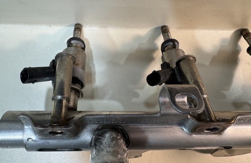 2009-2018 Volkswagen CC ENGINE FUEL DISTRIBUTOR RAIL & INJECTORS 06J133317AB OEM - Picture 11 of 15