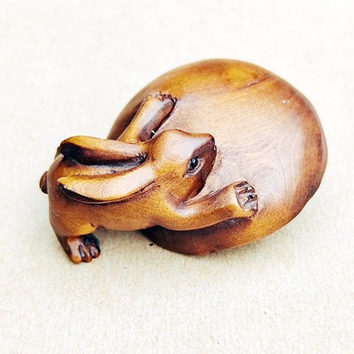 GX1313 - Netsuke de boj tallado a mano de 2" de 20 años: encantador conejo sobre hongo - Imagen 8 de 10