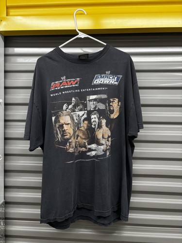 Vintage WWE RAW VS SMACKDOWN T-Shirt XXL FADE Cena Undertaker 2005 Eddie Guerrero