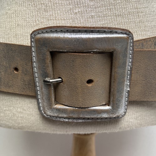 Guess Women’s Size S Wide Genuine Leather Belt Distressed Silver Color - Picture 2 of 8
