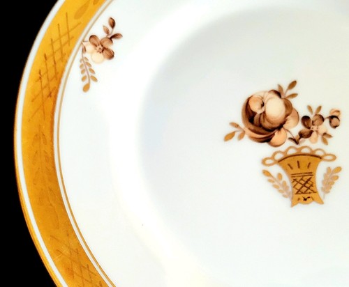ROYAL COPENHAGEN GOLDEN BASKET 7 3/4" SALAD/DESSERT PLATE DENMARK VINTAGE - Picture 3 of 5