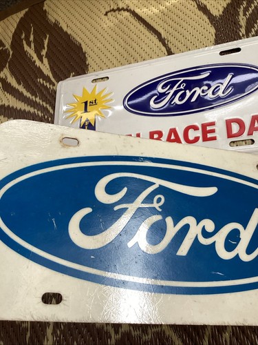 WHITE W/ BLUE OVAL FORD SCRIPT Plastic LICENSE PLATE + #1 On Race Day - Foto 3 di 7