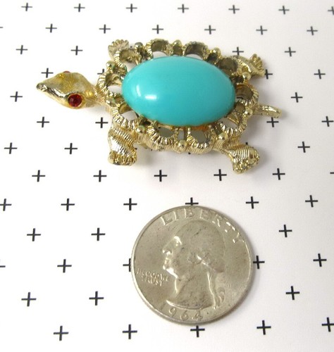 Vintage Turtle Pin Figural Aqua Colored Central Cabochon Goldtone Metal Setting - Picture 6 of 7