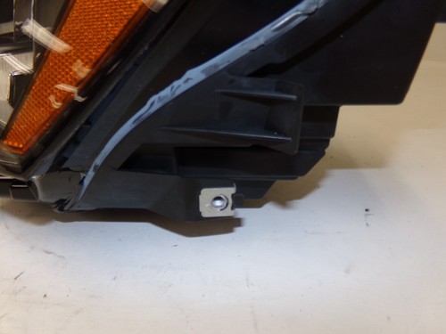 This is a Driver Left Headlight Halogen Fits 16-19 PASSAT - Picture 4 of 9