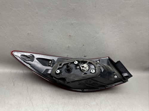 2014-2018 Mazda 3 Passengers Halogen Taillight Brake Right OEM Lens Chipped - Foto 11 di 14