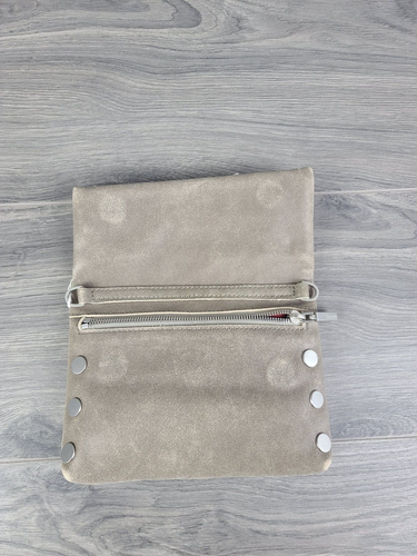 Bolso de Mano Hammit Bandolera Pequeño Cuero Gamuza VIP Solapa (Gris Estaño) - Imagen 5 de 8