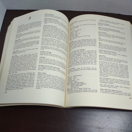 The Beatles A To Z Book Paperback Book 1980 Over 100 Black & White Photos Good - Picture 10 of 14